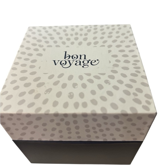 Gift Set Iconic Rectangular Watch Dial with Gold Tone Wrist Band & 2 Bra… - Picture 4 of 4